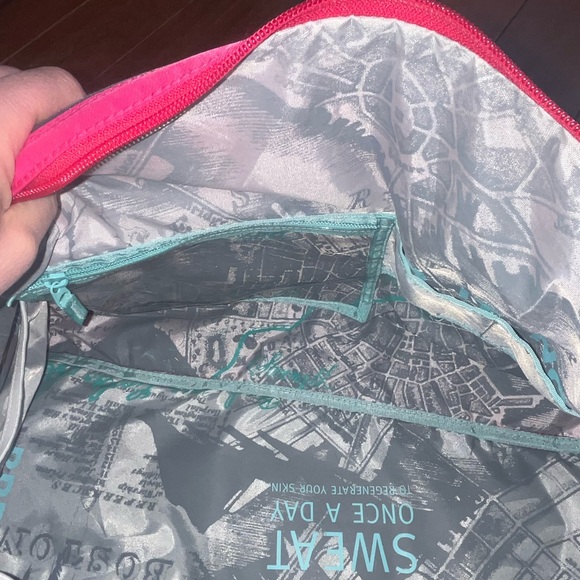 lululemon Jet  Runners Pink Duffel Bag - Hot Pink Weekend Tote - Picture 5 of 9